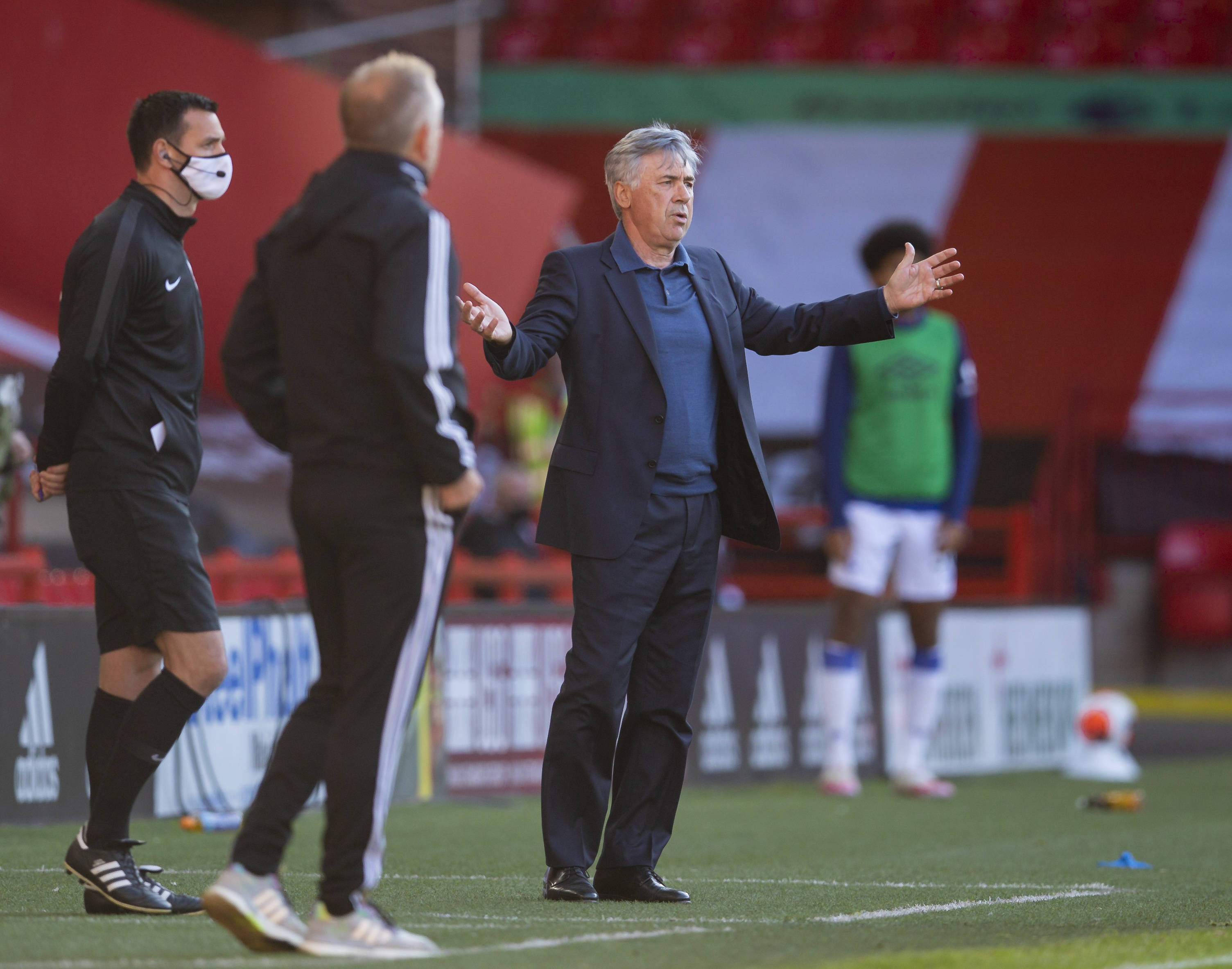 她一直因其 她一直因其